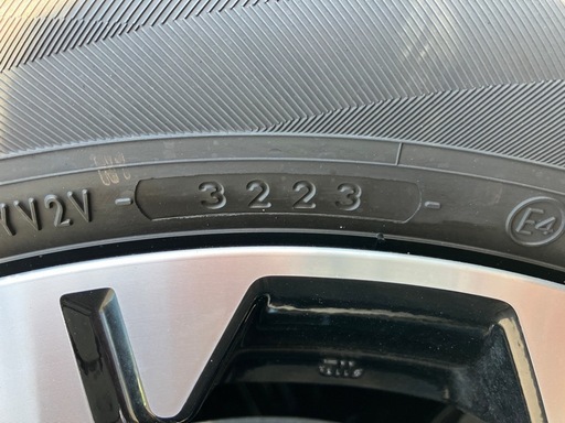 三菱　MITSUBISHI　デリカd5  後期　デリカD5　デリカ　MC後　ほぼ新品　バリ山　2023年製8月　18インチ　純正ホイール　純正タイヤ　純正ホイール　ホイールタイヤ4本セット