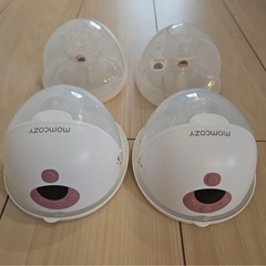 【美品】MOMCOZY M5　ウェアラブル　電動搾乳器　保存パック付きの画像