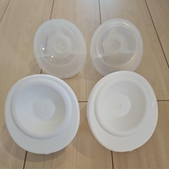 【美品】MOMCOZY M5　ウェアラブル　電動搾乳器　保存パック付きの画像