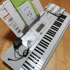 カシオ　ヒカリナビゲーション　電子ピアノ