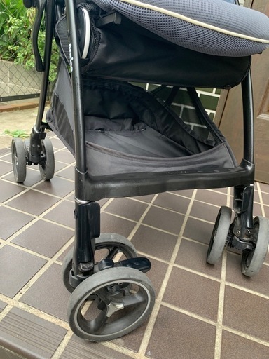 美品　ラクーナビッテクッション2020