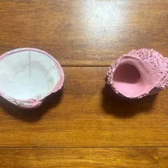 ピンクの大アサリとサザエの画像