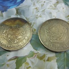 古銭・（明治8年1円銀貨＝1枚＆（明治8年貿易銀貨＝1枚）合計＝2枚のお譲りです。の画像