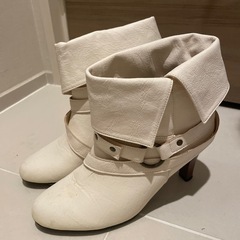 ショートブーツ　オフホワイト