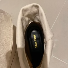 ショートブーツ　オフホワイトの画像