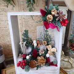 Xmasにどうでしょう。フラワーアレンジメント（造花）の画像