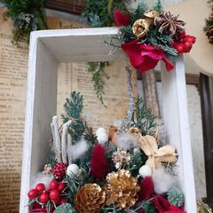 Xmasにどうでしょう。フラワーアレンジメント（造花）の画像