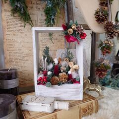 Xmasにどうでしょう。フラワーアレンジメント（造花）の画像