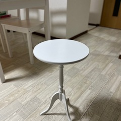 サイドテーブル