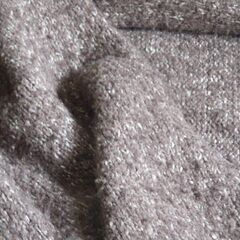 E hyphen world gallery ブラウンの大判マフラー 前ボタン付きの画像