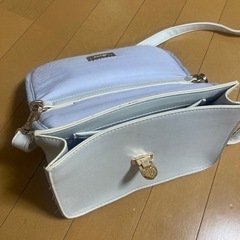 ショルダーバック 水色と白 ふわふわの画像