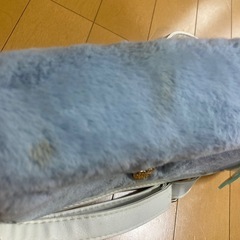 ショルダーバック 水色と白 ふわふわの画像