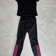 adidasトレーニングウェアの画像