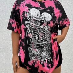 (新品) 2 つのスケルトンがキスする T シャツ