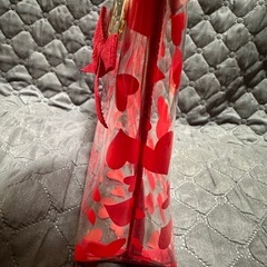 ビクトリアシークレット♡ロゴ付き赤いハートポーチの画像