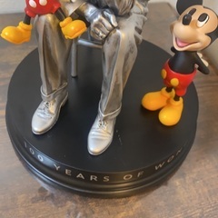 エネスコ(enesco) スタチュー『ディズニー・トラディション(DISNEY TRADITIONS)』 100周年記念フィギュア ウォルト・ディズニー&ミッキーマウス Disney 100years of wonde 展示品 ウォルトの右側にいるミッキーの右腕折れ有りの画像