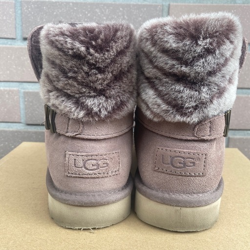 美品　UGG 23cm