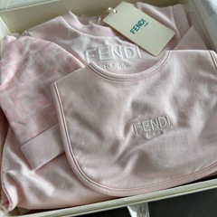 FENDI ベビー服ギフトセットの画像