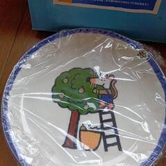 かわいいイラストのお皿とボール