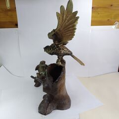 夫婦鷹の置物 金属製の画像