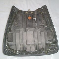 スズキ バンディット250(GJ74A) 純正フロントシート の画像