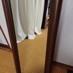 壁掛け型の鏡の画像