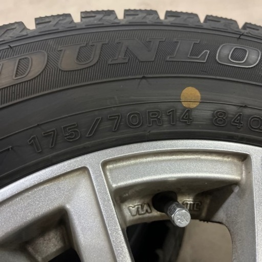 175/70R14 アルミホイール スタッドレス クスミ、ガリキズ有り タイヤ8分山 ヴィッツ カローラフィルダー フィット インプレ