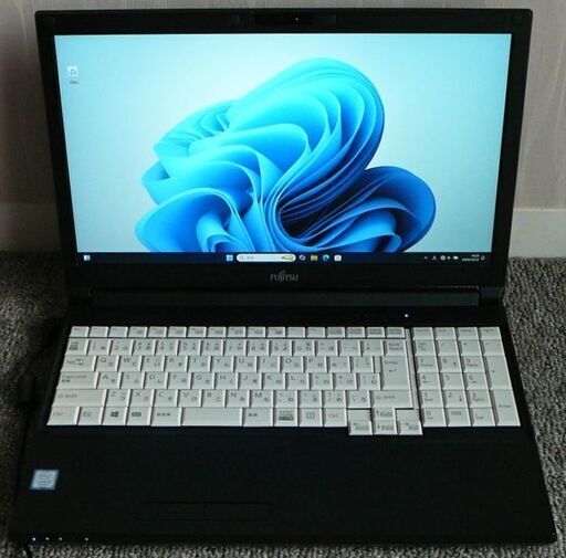 美品　富士通 LIFEBOOK A577/S ②