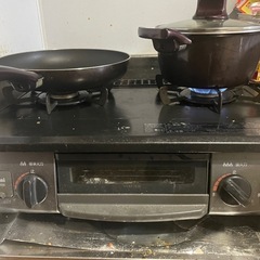 ガステーブルコンロ 定価11540円[2口 /右強火] ブラック RTE564BKL [約56cm(コンパクトタイプ) /プロパンガス /右強火] の画像