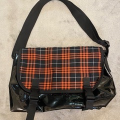 【美品】エナメル チェック柄 ショルダーバッグ