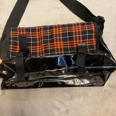 【美品】エナメル チェック柄 ショルダーバッグの画像