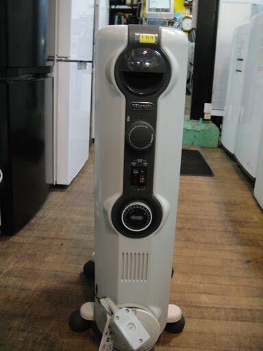 （⑨）DeLonghi デロンギ オイルヒーター HJ0812 7枚フィン 最大1200W 暖房器具
