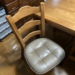 6人用ダイニングテーブルセット　相談中の画像