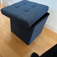 入れ物イスの画像