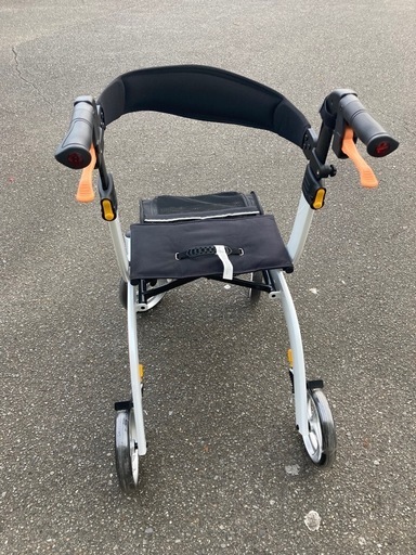4輪歩行器 KW40 リサイクルショップ宮崎屋 佐土原店 24.10.23F