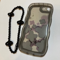iPhone SE 第3世代 ハートストラップ付き花柄ケースの画像