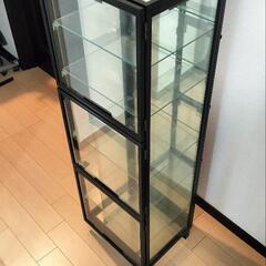 3段ショーケースの画像