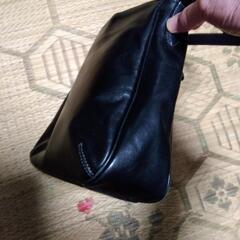 本革ショルダーバック黒ですの画像