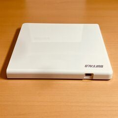 BUFFALO ポータブルDVDドライブ DVSM-PLV8U2（ホワイト）の画像