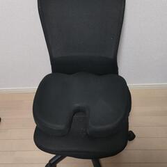 オフィスチェア　クッション付き