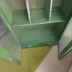 レトロ収納棚の画像