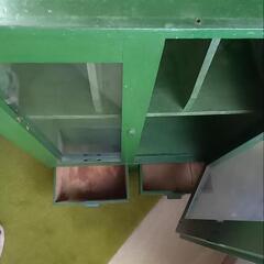 レトロ収納棚の画像