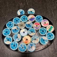 １００円　ミシン糸３０本セットで売ります。