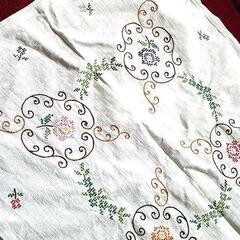 手刺繍　テーブルクロス　花柄(2)　海外から