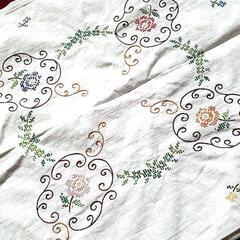 手刺繍　テーブルクロス　花柄(2)　海外からの画像