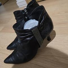 皮のブーツ3足セットの画像