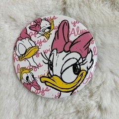 ディズニー♡デイジー　中古缶バッジ