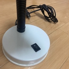 卓上ライト　照明器具の画像