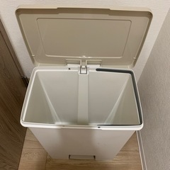 足踏みペダル式 ゴミ箱 45リットルぐらい？の画像