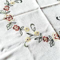厚めの素敵な刺繍テーブルクロス　花柄　海外からの画像